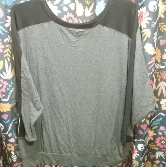 NWT TORRID Black&Grey Super Soft Striped Dolman Top Torrid size 3 (22-24) - Picture 4 of 4